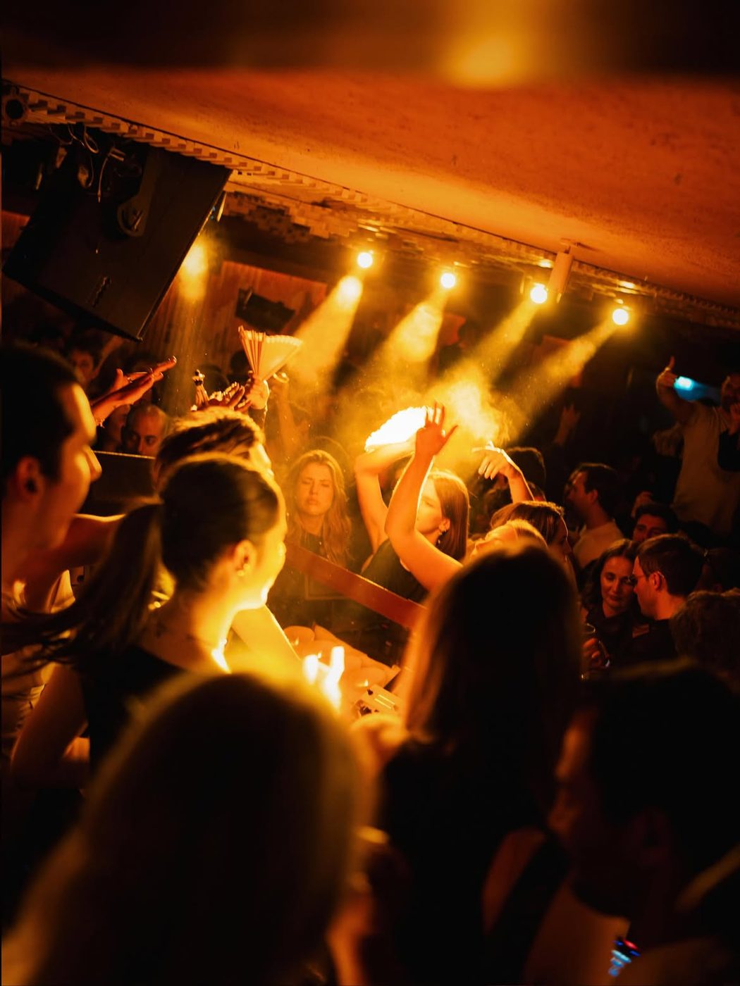 Ambiente nocturno de la discoteca Ïstar en el Barrio de Salamanca, Madrid